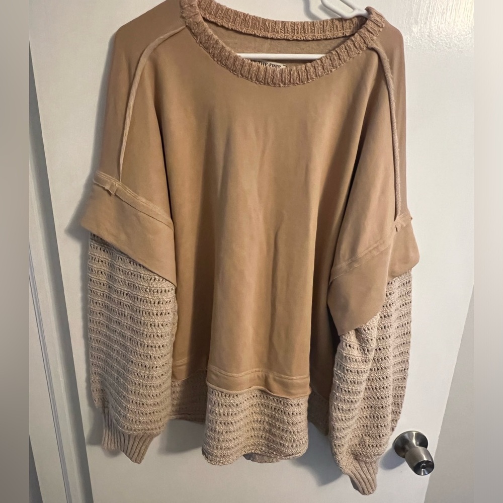 WE THE FREE. Sweatshirt. Size M
